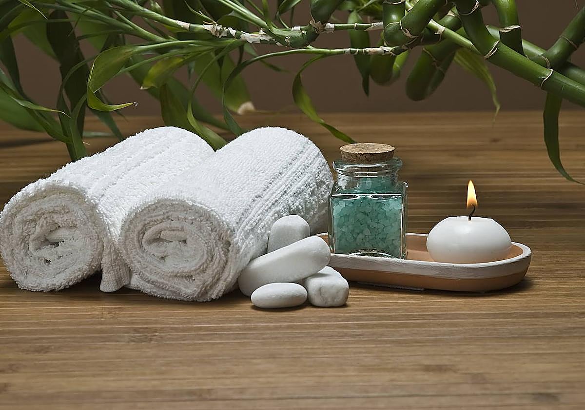 Shows what they do with their towels on a Nile cruise "I can't believe